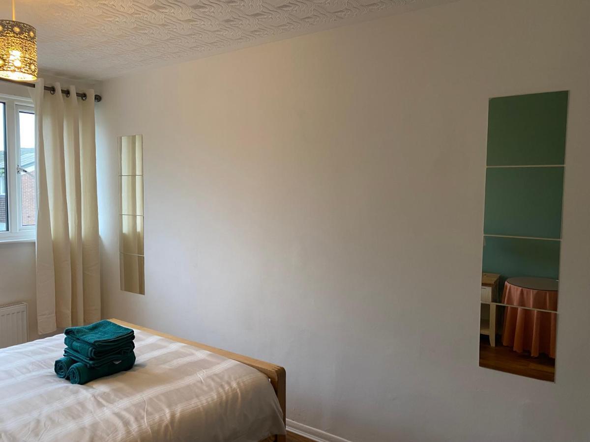 1 Luxurious Double Bedroom With Private Shower Ридинг Экстерьер фото
